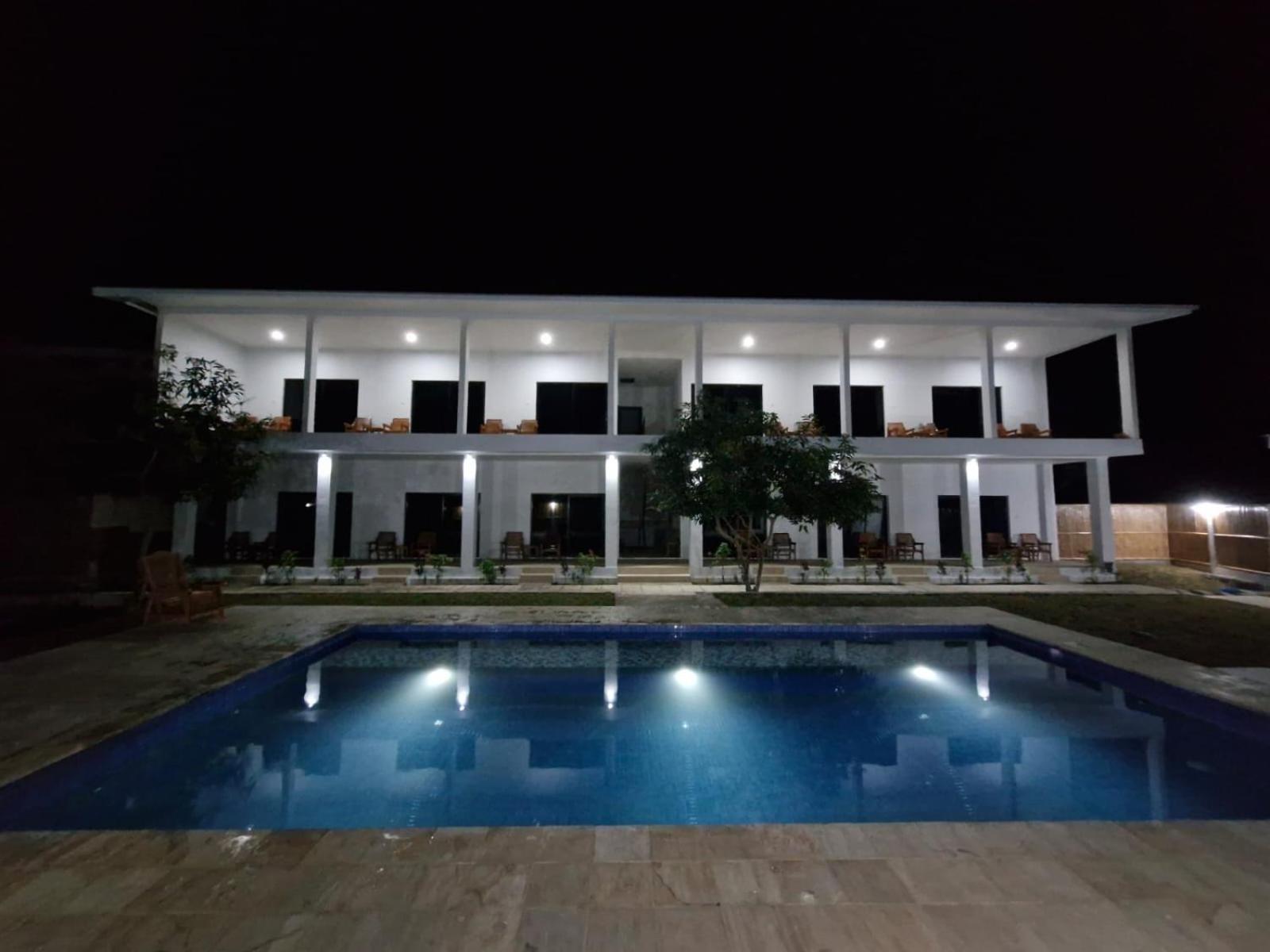 Satu Hati Hotel Ekas Exterior foto